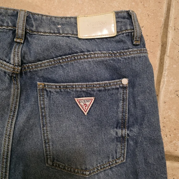 Guess Mom Jean - Picture 3 of 3